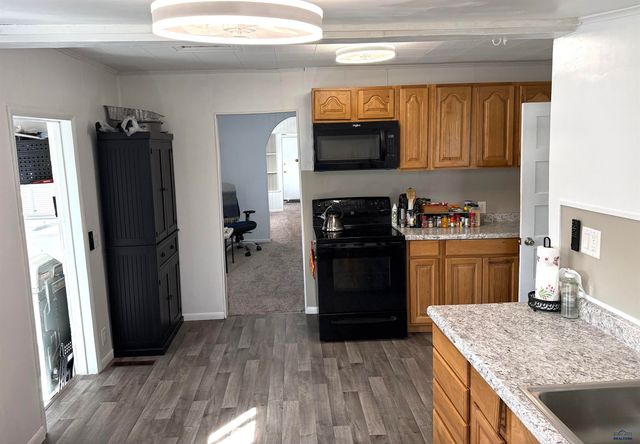 2011 JENNINGS AVE, Hot Springs, SD 57747