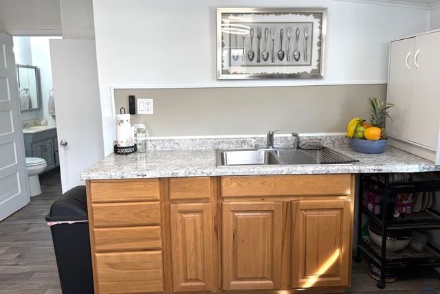 2011 JENNINGS AVE, Hot Springs, SD 57747