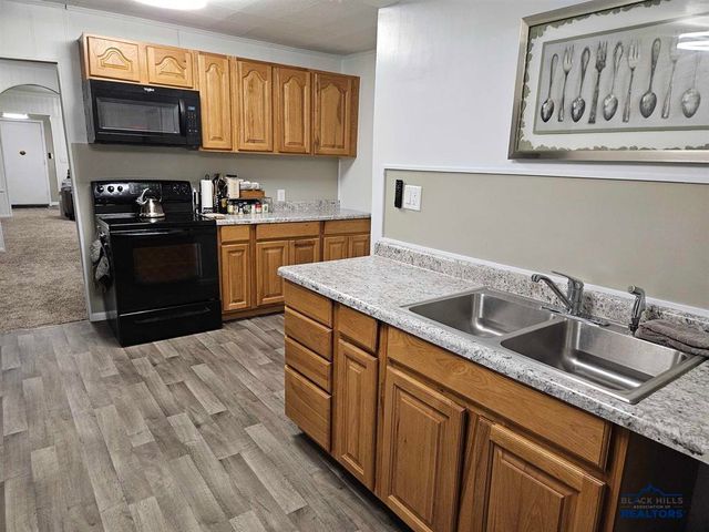 2011 JENNINGS AVE, Hot Springs, SD 57747