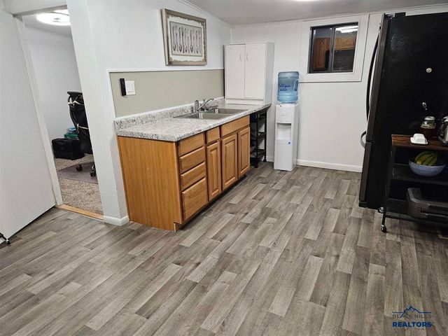 2011 JENNINGS AVE, Hot Springs, SD 57747