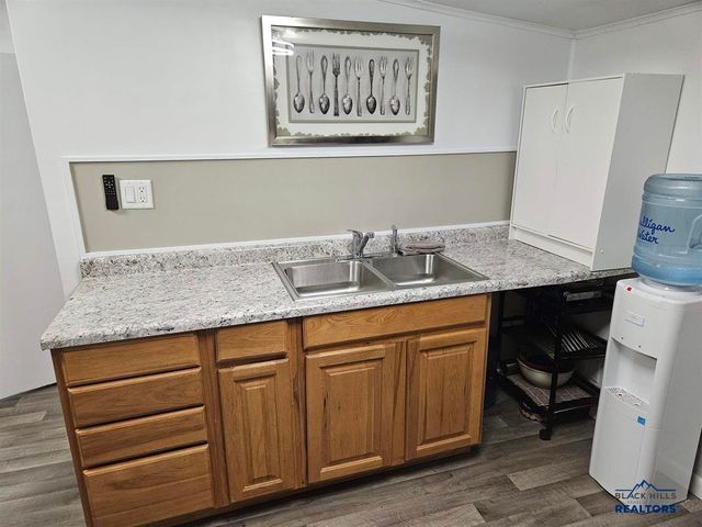 2011 JENNINGS AVE, Hot Springs, SD 57747