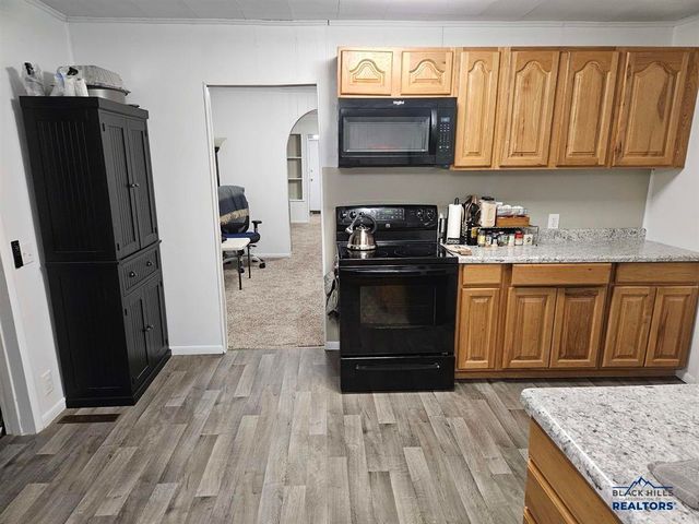 2011 JENNINGS AVE, Hot Springs, SD 57747