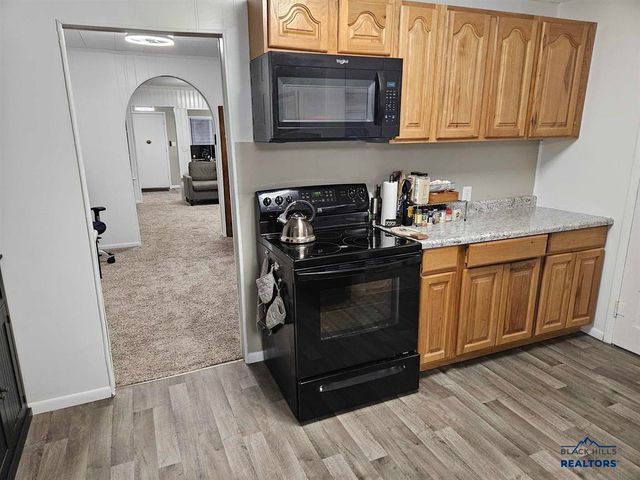 2011 JENNINGS AVE, Hot Springs, SD 57747