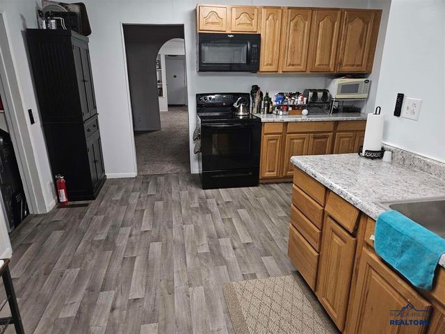 2011 JENNINGS AVE, Hot Springs, SD 57747