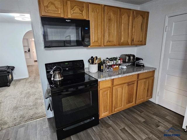 2011 JENNINGS AVE, Hot Springs, SD 57747