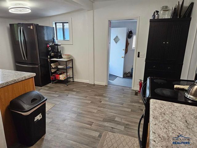 2011 JENNINGS AVE, Hot Springs, SD 57747