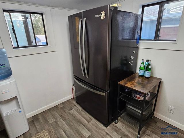 2011 JENNINGS AVE, Hot Springs, SD 57747