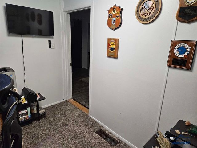 2011 JENNINGS AVE, Hot Springs, SD 57747