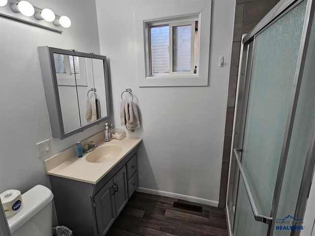 2011 JENNINGS AVE, Hot Springs, SD 57747