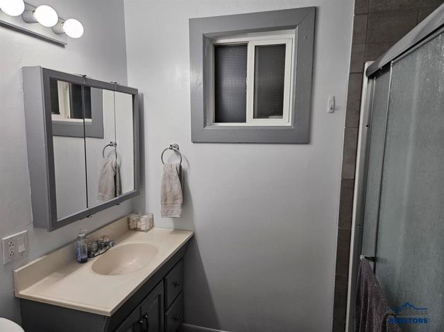 2011 JENNINGS AVE, Hot Springs, SD 57747