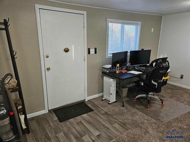 2011 JENNINGS AVE, Hot Springs, SD 57747