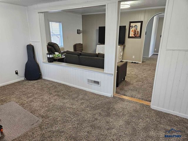 2011 JENNINGS AVE, Hot Springs, SD 57747