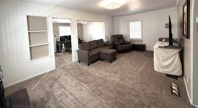 2011 JENNINGS AVE, Hot Springs, SD 57747