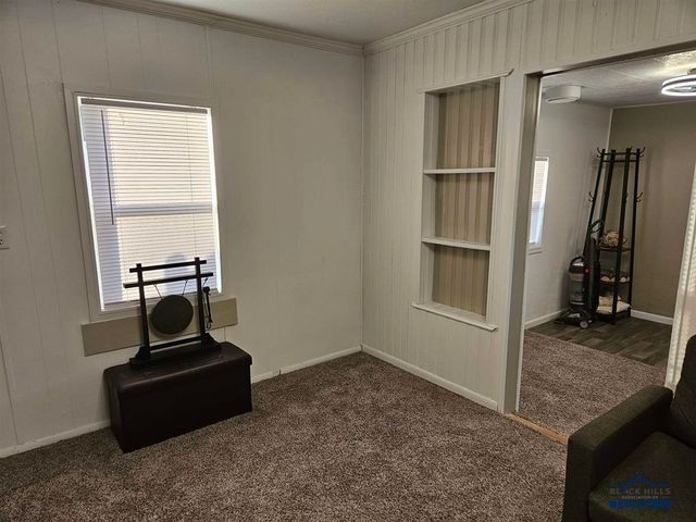 2011 JENNINGS AVE, Hot Springs, SD 57747