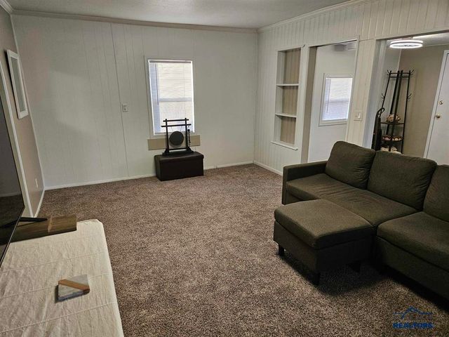 2011 JENNINGS AVE, Hot Springs, SD 57747