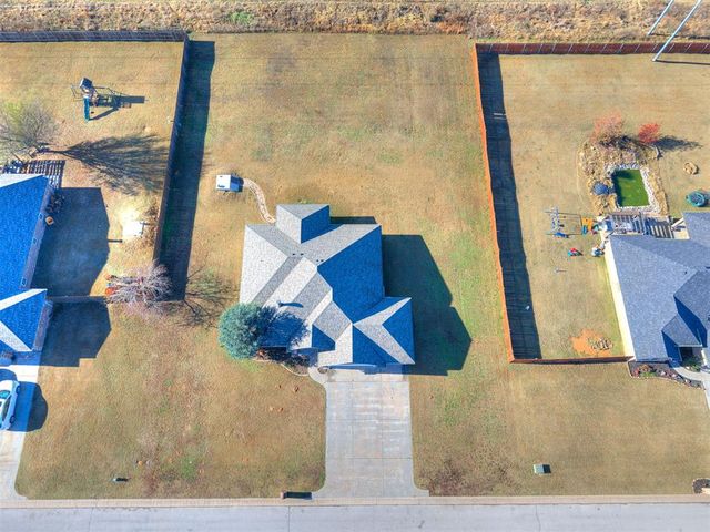 291 Hillside Drive, Harrah, OK 73045