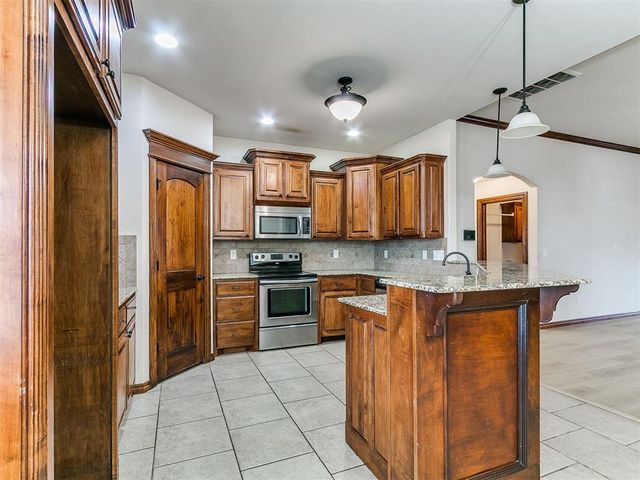 291 Hillside Drive, Harrah, OK 73045