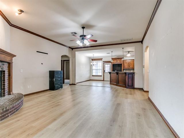 291 Hillside Drive, Harrah, OK 73045