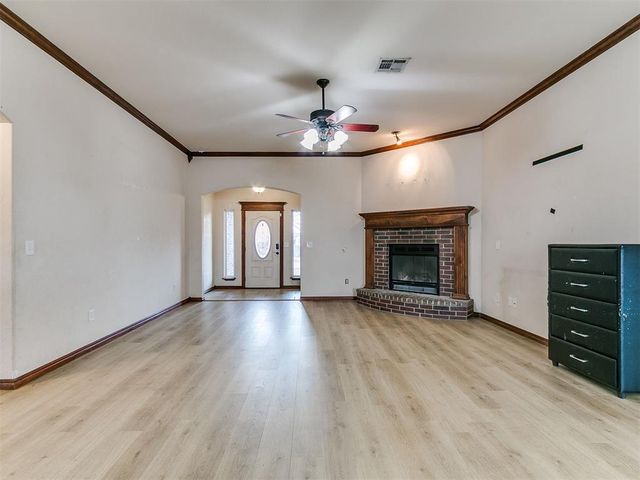 291 Hillside Drive, Harrah, OK 73045