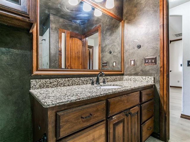 291 Hillside Drive, Harrah, OK 73045