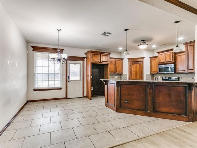 291 Hillside Drive, Harrah, OK 73045