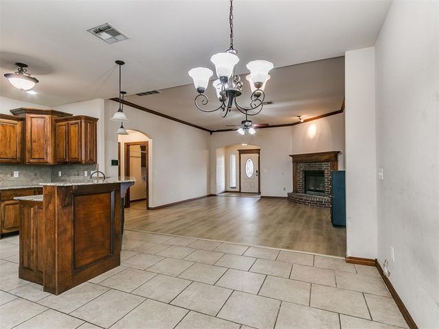 291 Hillside Drive, Harrah, OK 73045