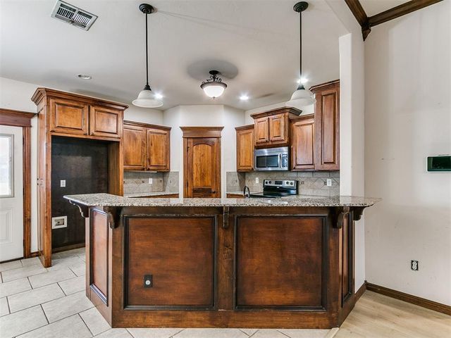 291 Hillside Drive, Harrah, OK 73045