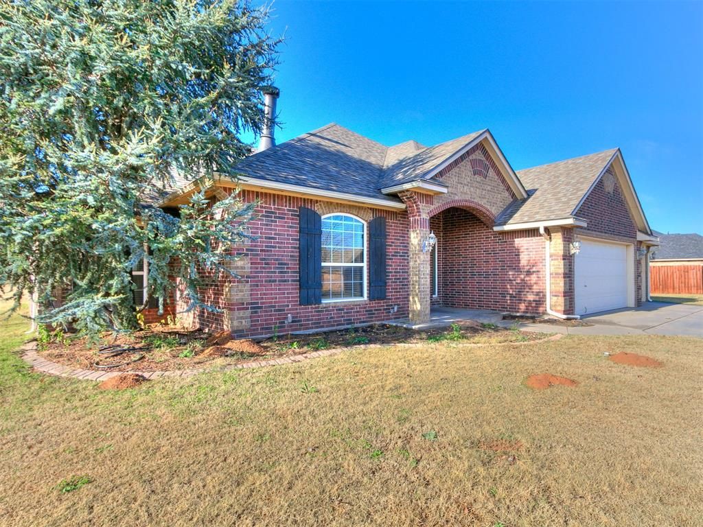 291 Hillside Drive, Harrah, OK 73045