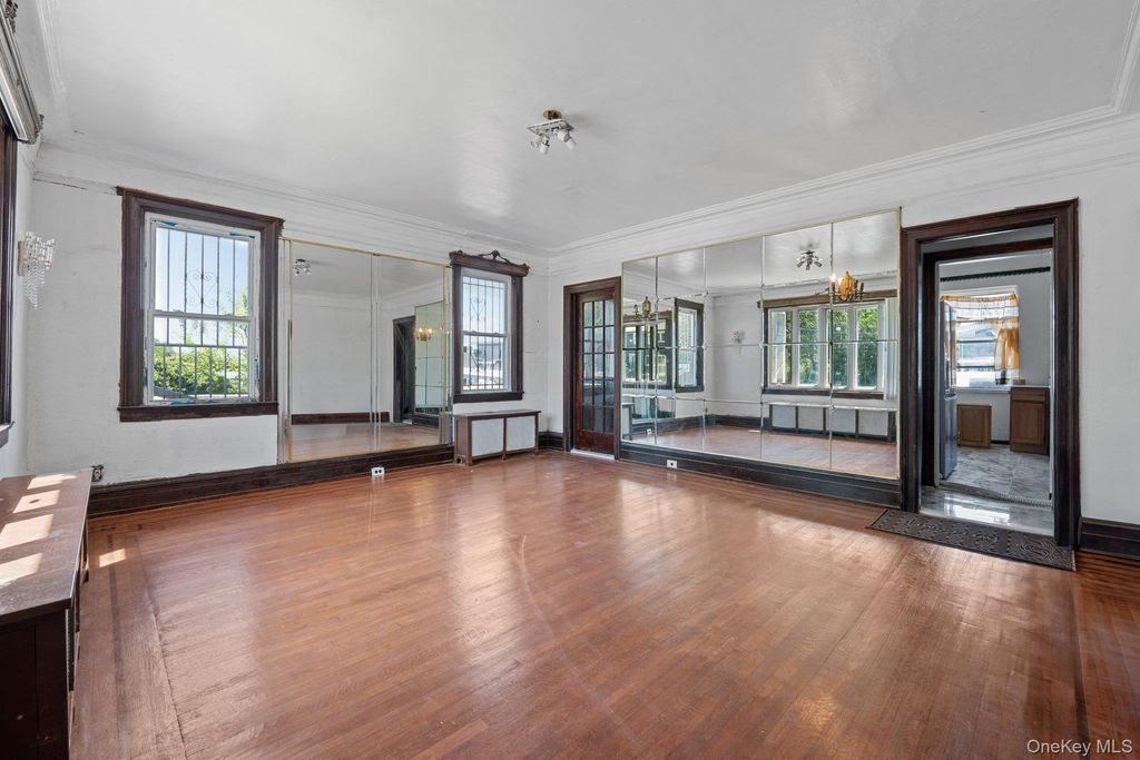 10505 Ditmars Boulevard, East Elmhurst, NY 11369 — photo 4