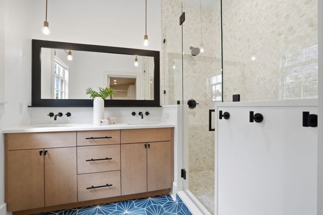 995 Ashley Avenue, Charleston, SC 29403