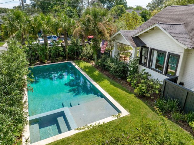 995 Ashley Avenue, Charleston, SC 29403