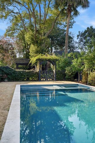 995 Ashley Avenue, Charleston, SC 29403