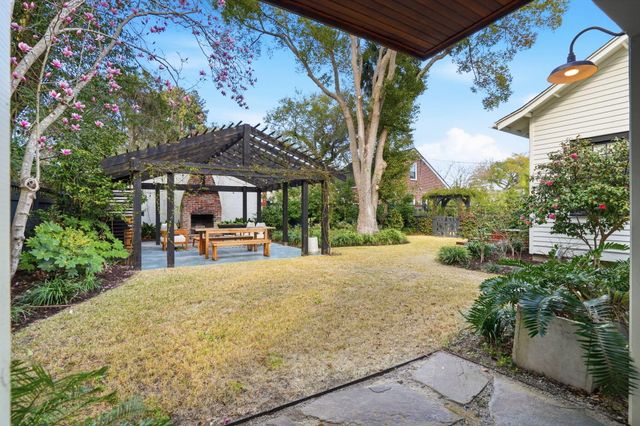 995 Ashley Avenue, Charleston, SC 29403