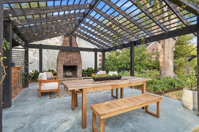 995 Ashley Avenue, Charleston, SC 29403