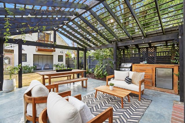 995 Ashley Avenue, Charleston, SC 29403