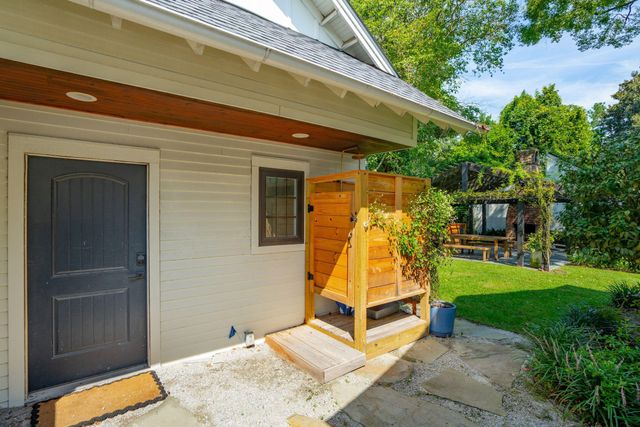 995 Ashley Avenue, Charleston, SC 29403