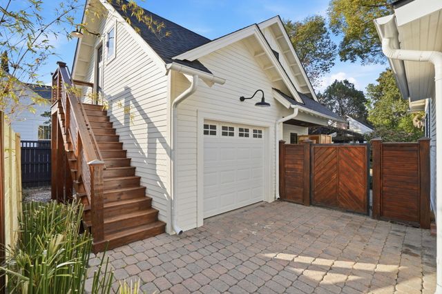 995 Ashley Avenue, Charleston, SC 29403