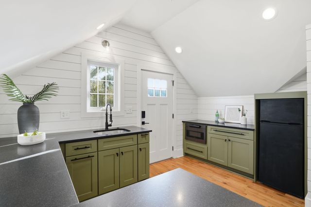 995 Ashley Avenue, Charleston, SC 29403