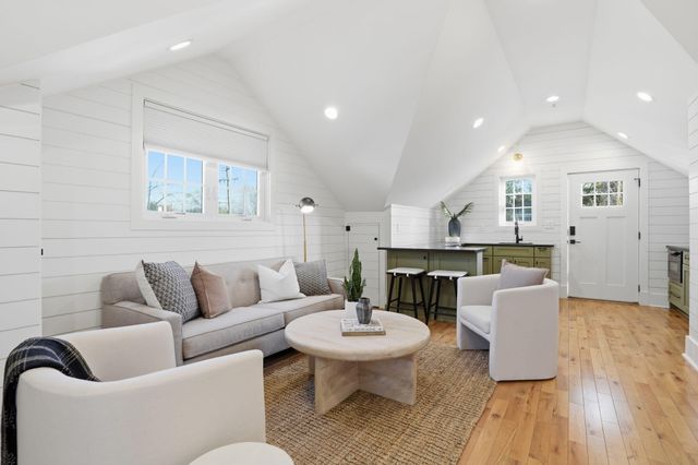 995 Ashley Avenue, Charleston, SC 29403