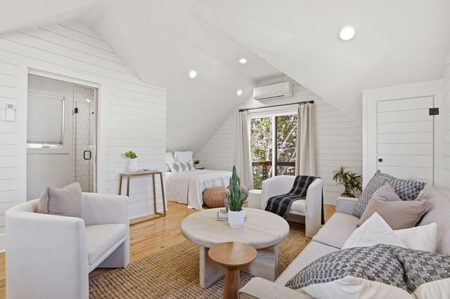 995 Ashley Avenue, Charleston, SC 29403