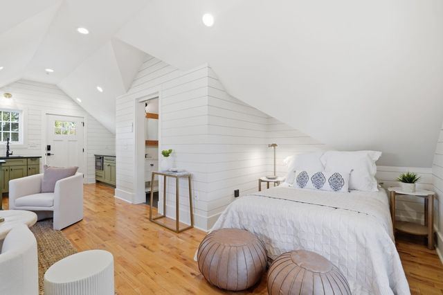 995 Ashley Avenue, Charleston, SC 29403