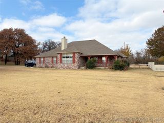 8801 S Ridgeview Drive, Sapulpa, OK 74066