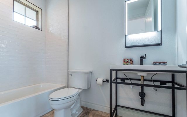 163 Honey Locust CT, Driftwood, TX 78619