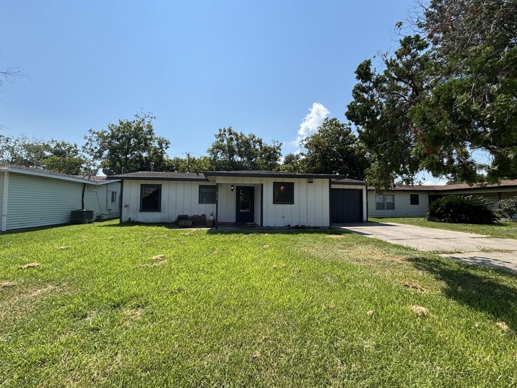 3415 Palm Avenue, Texas City, TX 77590
