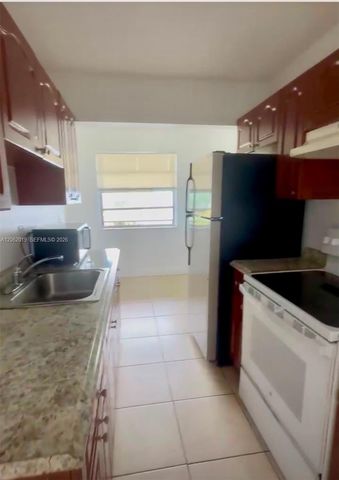 1100 NE 1st Ct 308, Hallandale Beach, FL 33009