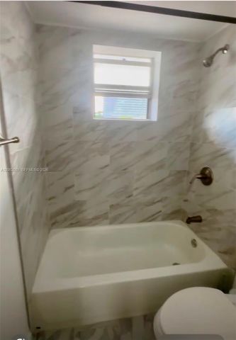 1100 NE 1st Ct 308, Hallandale Beach, FL 33009