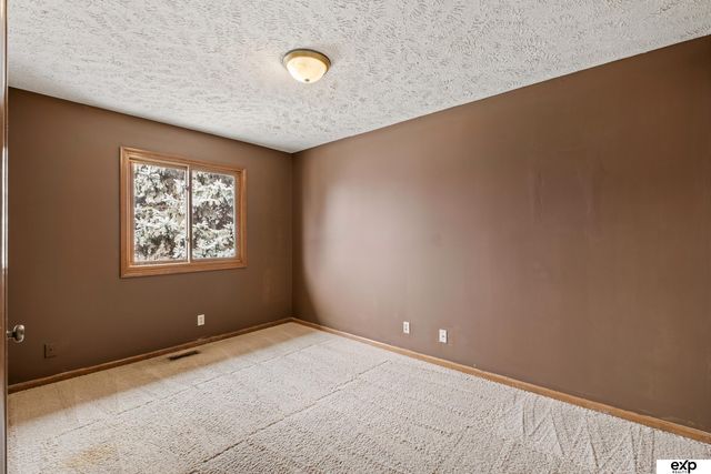 8107 Vernon Avenue, Omaha, NE 68134