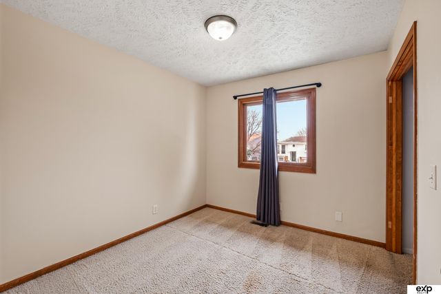 8107 Vernon Avenue, Omaha, NE 68134