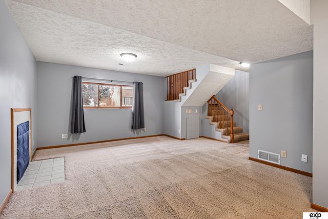 8107 Vernon Avenue, Omaha, NE 68134