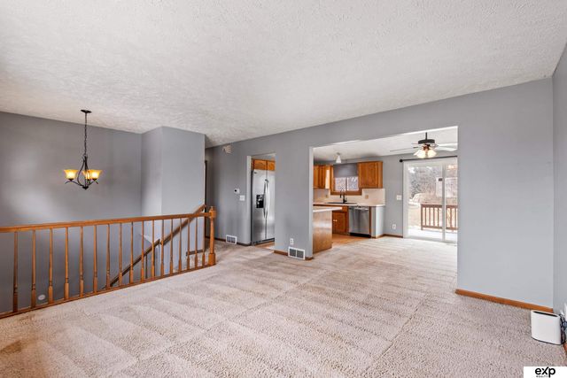 8107 Vernon Avenue, Omaha, NE 68134